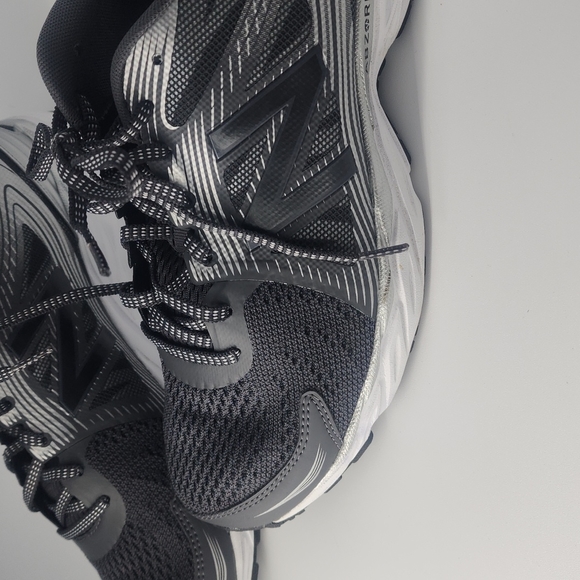 New Balance Shoes - Picture 3 of 8